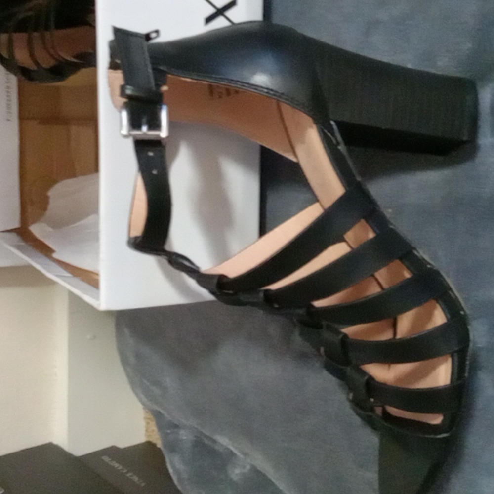 Very Nice XOXO Black Dress Sandals New in box